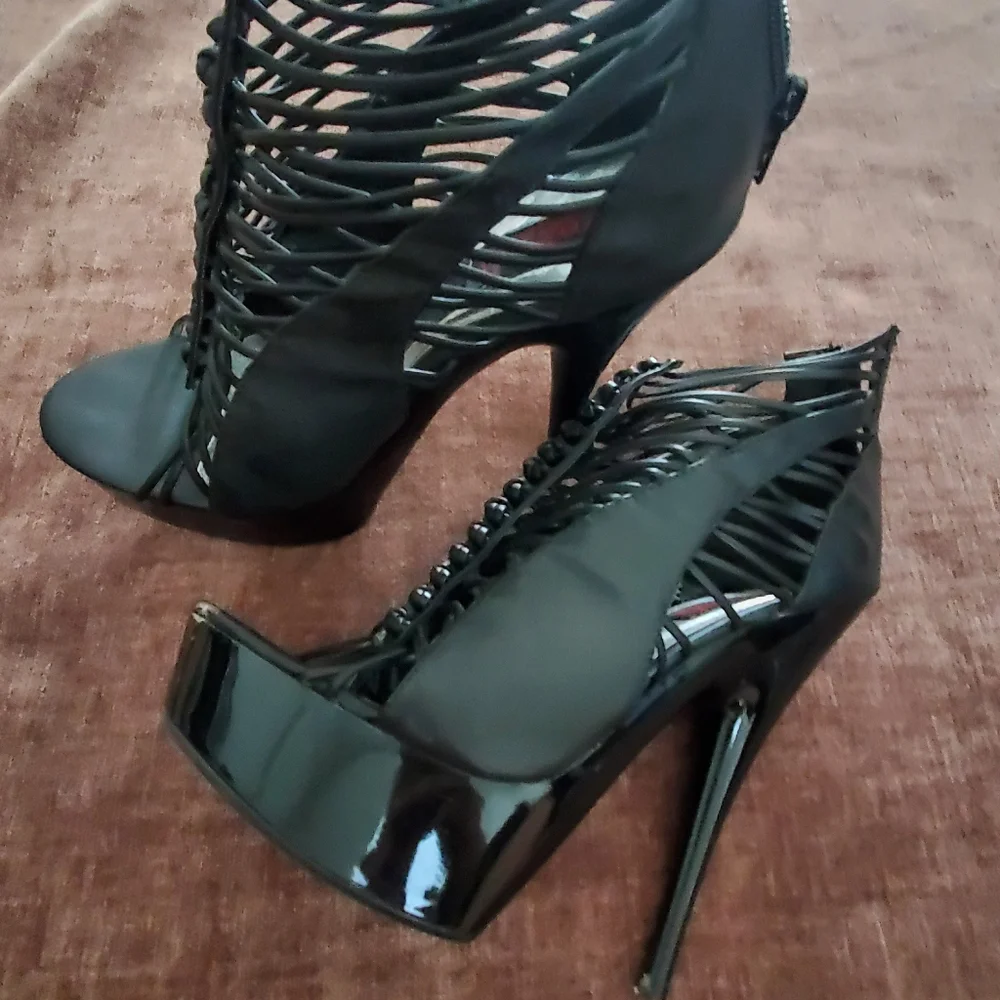 Heels - Picture 1 of 5